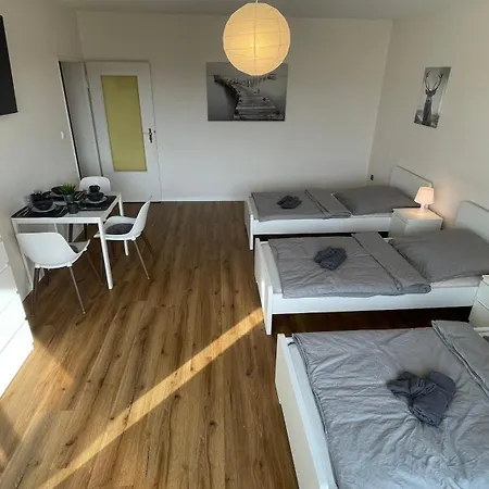 Große Mit 7 Betten, Große Küche, Balkon Apartment *