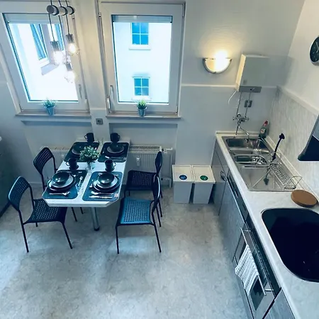 Große Mit 7 Betten, Große Küche, Balkon Apartment *