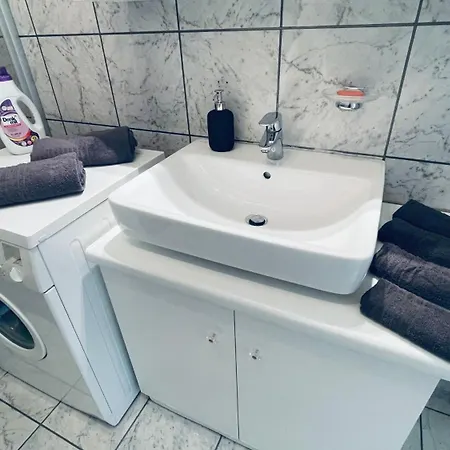 Grosse Mit 7 Betten, Grosse Kueche, 2 Balkonen & Parkplatz Daire Lüdenscheid