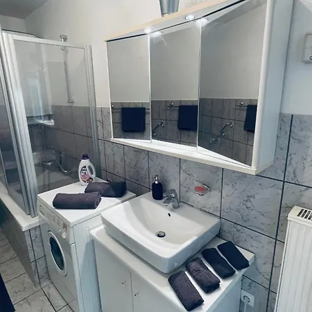 Grosse Mit 7 Betten, Grosse Kueche, 2 Balkonen & Parkplatz Lüdenscheid