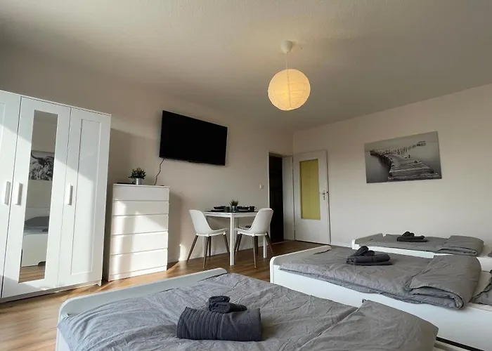 Gna01 - Grosse Mit 7 Betten, Grosse Kueche, 2 Balkone & Parkplatz Lüdenscheid