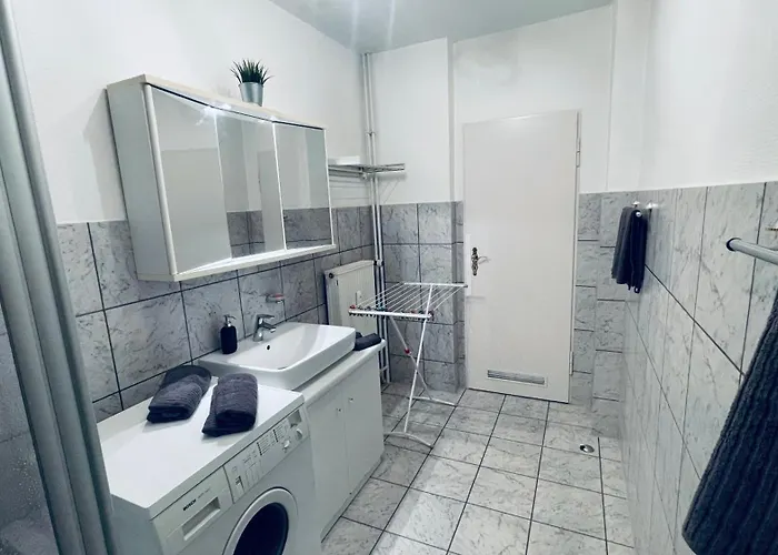 Gna01 - Grosse Mit 7 Betten, Grosse Kueche, 2 Balkone & Parkplatz Appartement *